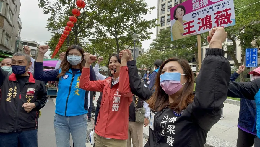王鴻薇遭恐嚇開槍！前綠委脫口「這一句」釣出周玉蔻竟「笑臉」回應
