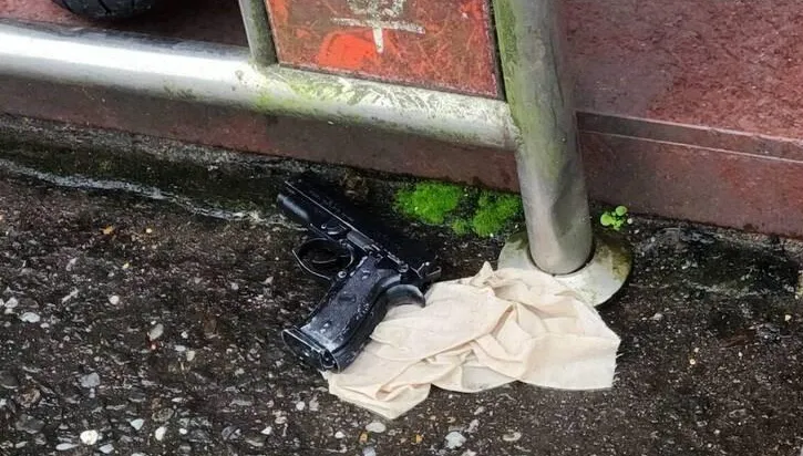 路邊真的可以撿到槍！基隆警證實：彈匣內還有4發子彈