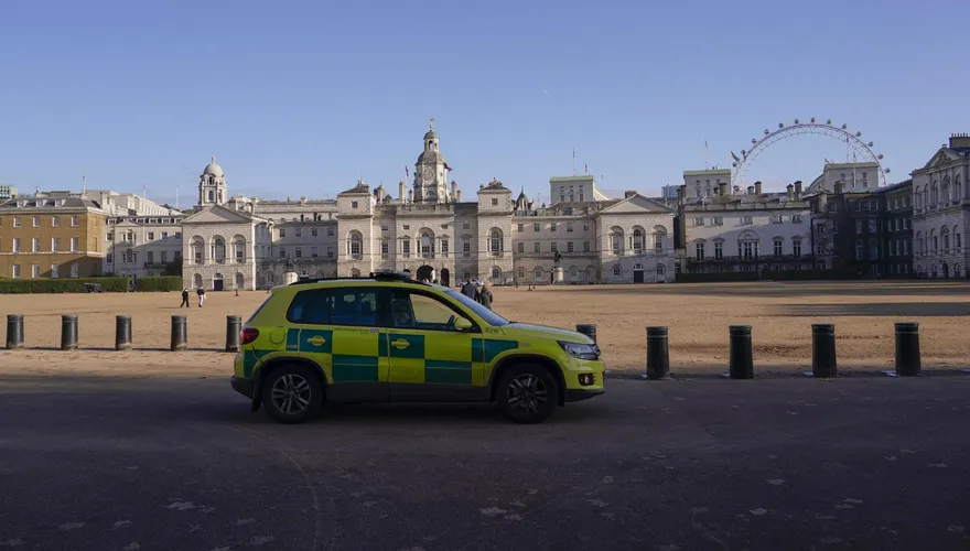 只求改善待遇！英國救護車醫療人員聖誕前夕罷工　將無人回應緊急病患任務