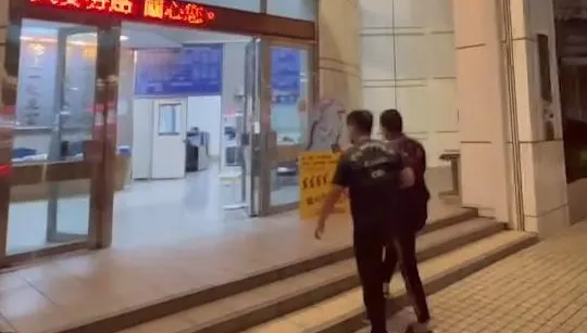 【影】百萬網紅「烏鴉」自稱幫派成員…還蹭警官聲量　這下遭殃了！