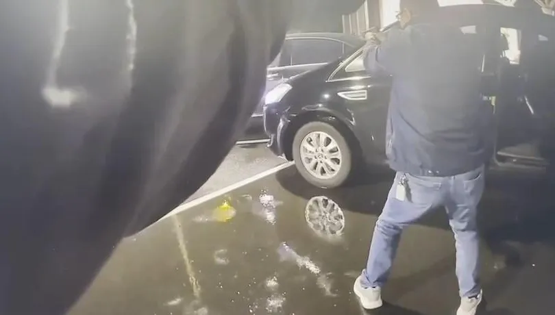 【影】中和烘爐地警匪爆槍戰！嫌犯開槍拒捕遭轟12槍…頭部中彈命危