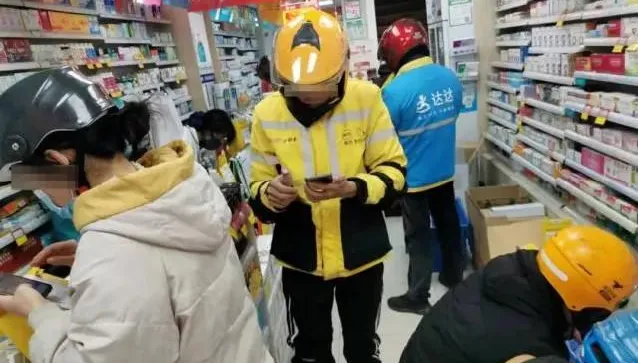 防疫鬆綁掀囤藥潮！一盒難求怎麼辦？陸專家：「年輕人完全可以扛得過來」惹議