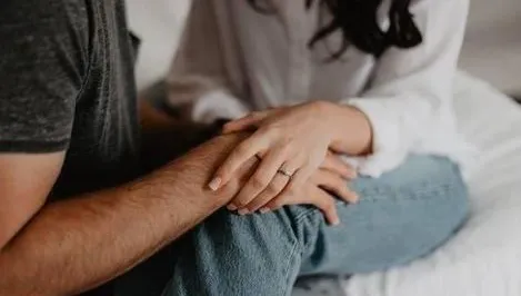 手機暗藏荒淫無道異世界！新婚人妻「LINE一鍵抓偷吃」崩潰　激動喊老公人設崩壞