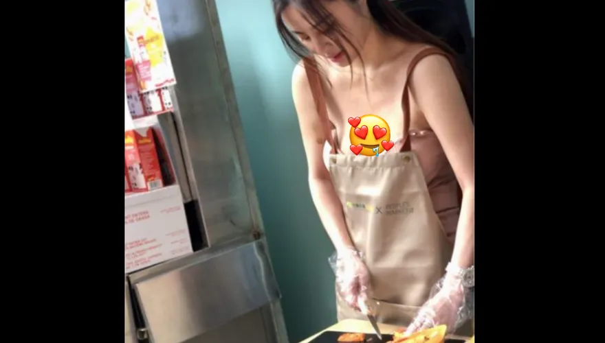 「台灣乳神」近況曝光！驚現香港街頭「無罩切木瓜」　現場乳香四溢