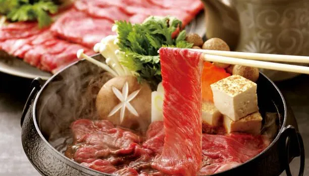 撈王、海底撈火鍋料出包！遭抓包芫荽、青江菜農藥超標　緊急下架開罰