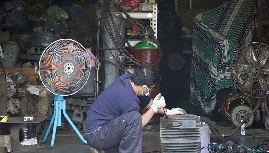 製造業不景氣！　10月員工數、加班時數雙降