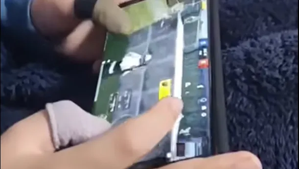 【影】這招對付瘋網遊有效！媽雇電玩高手對決熊孩子　兒慘敗哭噴4個字