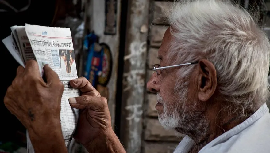 上網可降低失智風險！美研究：65歲以上長者每天上網6分鐘到2小時最佳