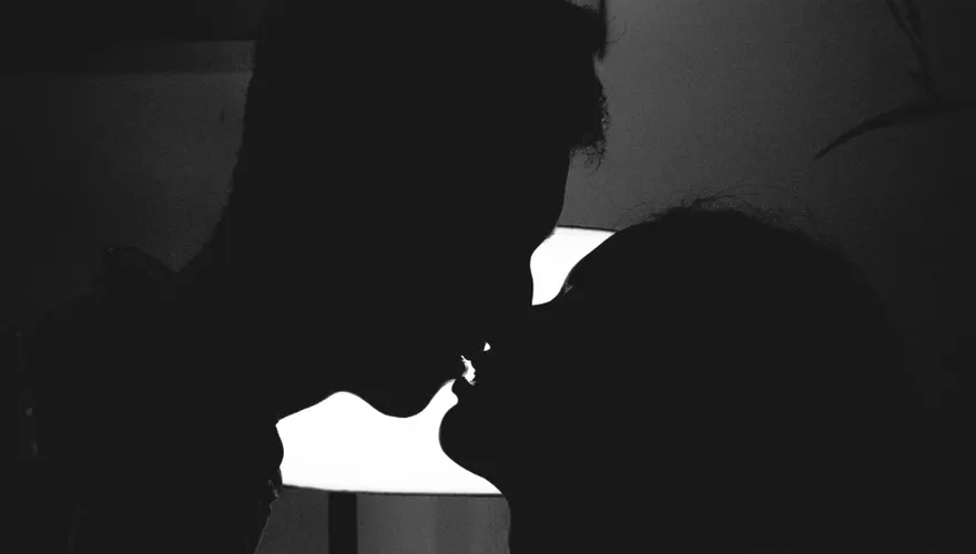 人妻KTV激戰男同事　豪放揪混戰：出來玩大家都是單身