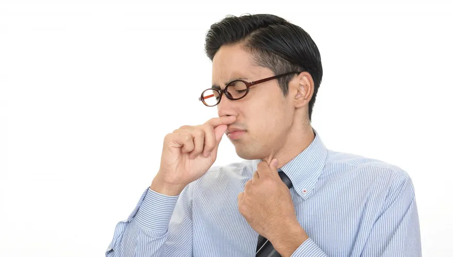 男子口臭咳出「小米粒」竟是「扁桃腺結石」醫：形成原因不單一