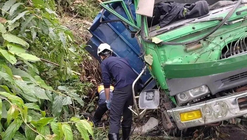 瑞穗林道卡車翻落10米深邊坡　花蓮2採礦工遭「擠壓」慘死