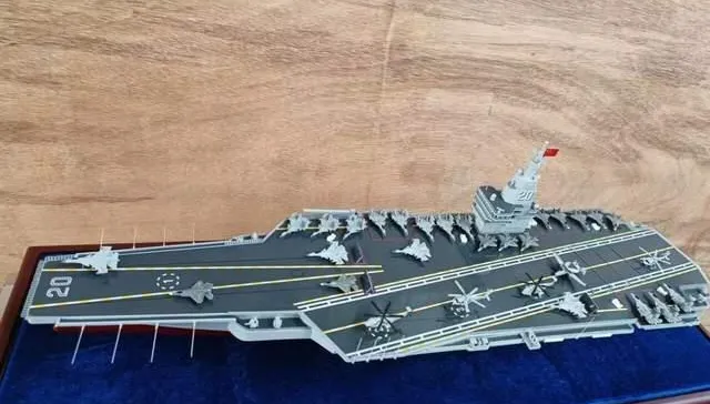 網傳大陸第5艘航艦模型亮相　舷號20使用核動力