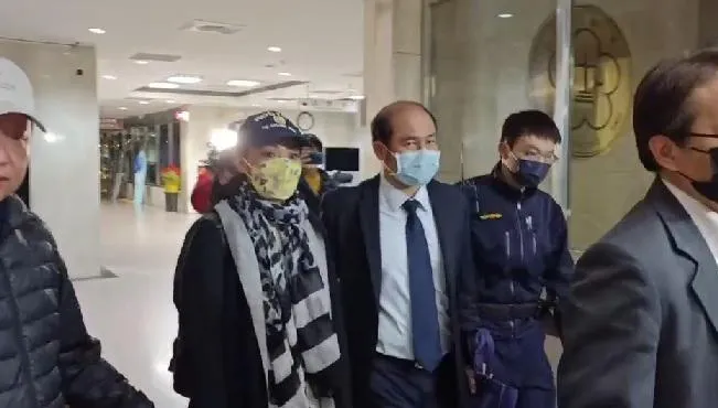 詐領助理費「關鍵桌機」送修未扣案！　高虹安與2助理交保、男友請回