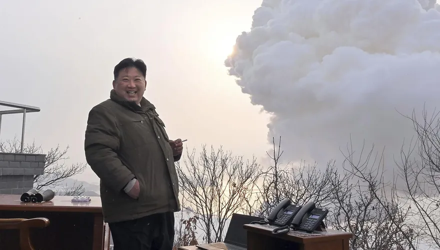 快訊／北韓再朝東海方向發射不明彈道飛彈　南韓軍方密切監視中