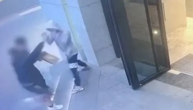 【影】為酒店妹爭風吃醋互嗆遭擄！警8小時逮5嫌　被害人竟是通緝犯