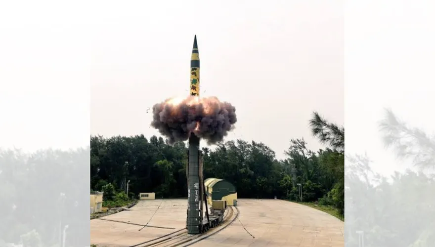 【影】印度成功試射「烈火-5」洲際彈道飛彈　可搭載核彈頭、射程涵蓋大陸全境