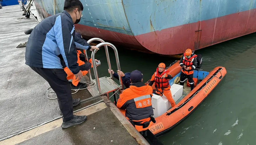 高科大「28學生落海」！划獨木舟突遇風雨　8人失溫急送醫