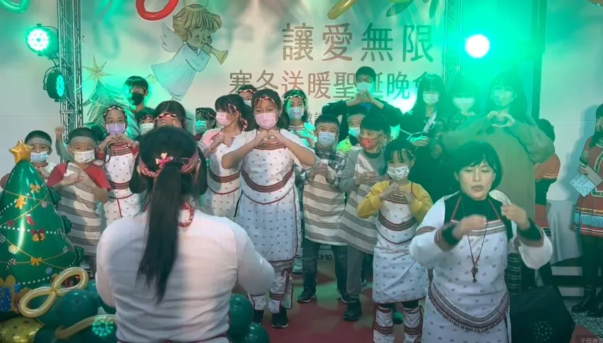 寒冬送暖！直播拍賣業者結合社福團體　陪弱勢孩童提前過聖誕