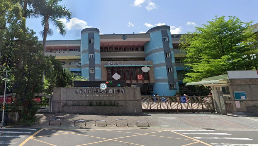 北市國小生午餐吃餿水！家長怒炸「噴桶如梅西」突圍入廚房　師傻：以為特殊調味