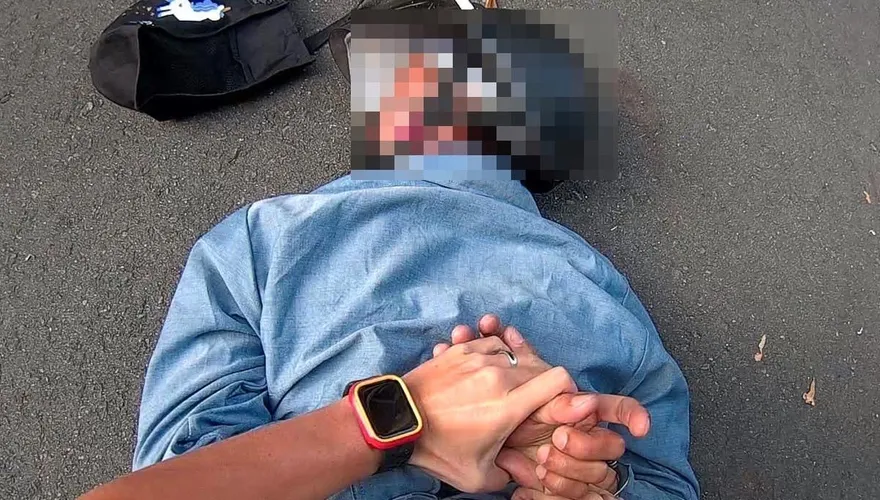 高雄男見警心虛急迴轉！遭攔查後還想跑…下一秒就被按地摩擦