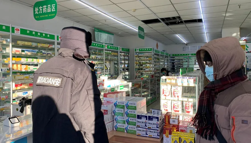 疫情增2死！各地掀搶藥潮　北京要求「大包裝退燒藥拆散銷售」
