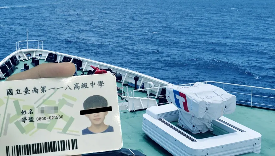 海巡署超暖！海中撿回南一中學生證　網友笑稱：用學生證直接投履歷