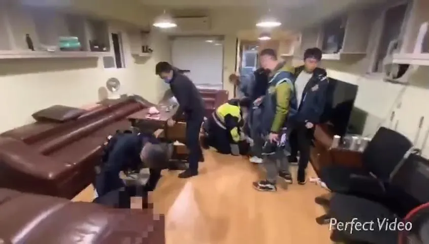 【影】真是歸剛ㄟ！押人失手被嘲笑　中和3惡煞捅他屁股3刀洩恨