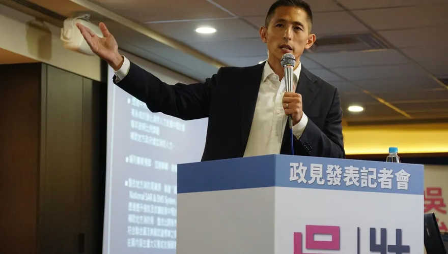 吳怡農被記者問辯論竟回「你說什麼？」　網友神解：我要離職了也是擺爛