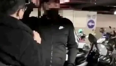 【影】這位「張國周」只會讓你氣到胃痛！男騙買停車位給假磁卡搞買空賣空　警循線逮人