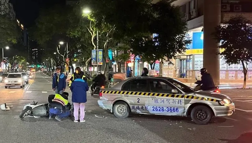 駕訓班菜鳥車禍初體驗！她練車左轉不慎擦撞機車騎士　竟稱「沒看到沒注意」