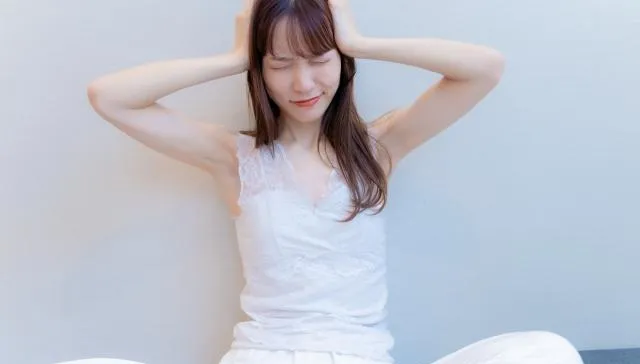 女友頭痛欲裂送急診！男突「滲血染紅口罩」　醫一問愣住：要有求生技巧