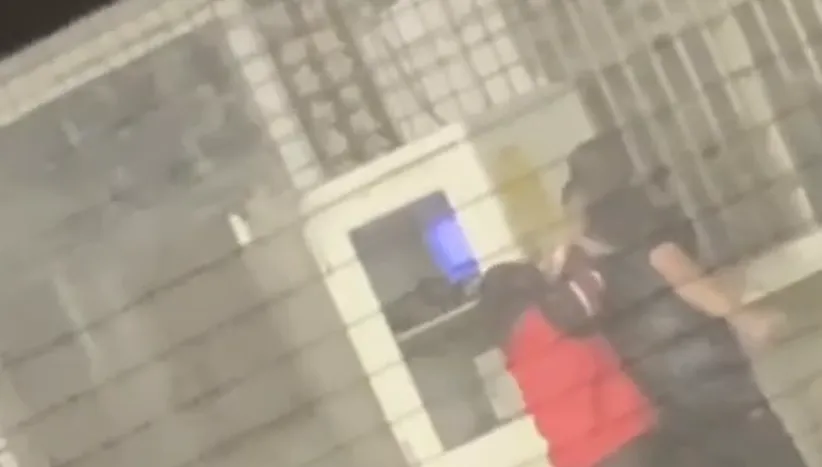 【影】再白目我繼續打！加油站吸菸被制止　車主痛毆加油工：哪隻眼看到我抽