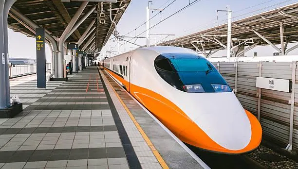 快訊/高鐵大誤點！南港至板橋系統異常　南港-台中列車6班次延誤搶修中