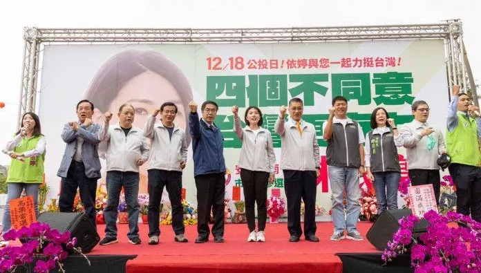 台南藍營議員自稱遭恐嚇與「這個人」有關？　徐巧芯秀照片：英系南北串連黑到發紫