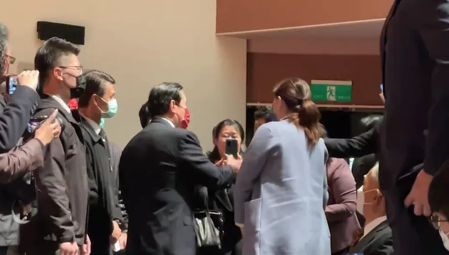 【影】蔣萬安就職北市長/馬英九阿公逗「小小安」 喊對蔣萬安有信心