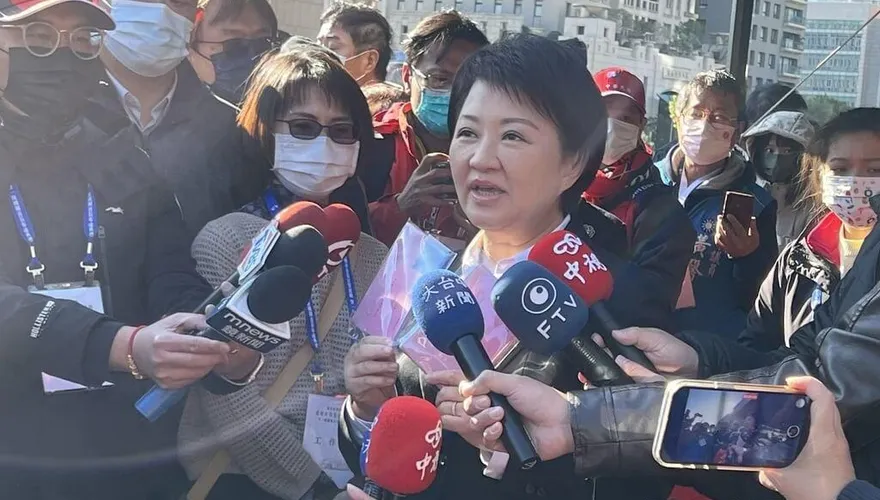 台中市長就職有彩蛋　盧秀燕：送1萬個「愛的零錢包」給市民