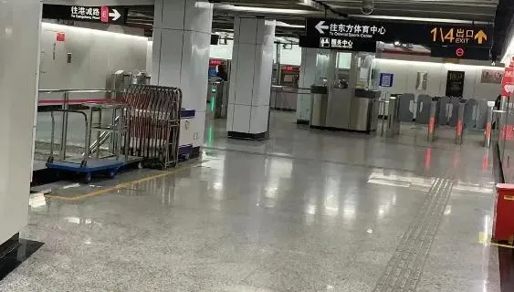 上海疫情蔓延　客運量大減　地鐵將拉長班距