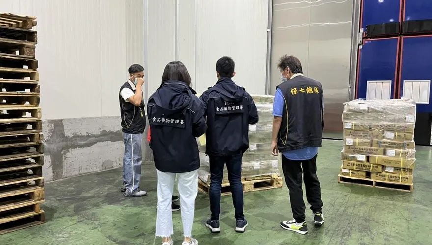 【影】黑心公司現身台中！過期烏骨雞改標再出售　商品流向五縣市