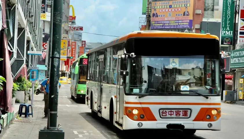 【影】台中公車司機毆打港女懲處出爐！駕駛兩大過處分　台中客運也遭交通局開罰