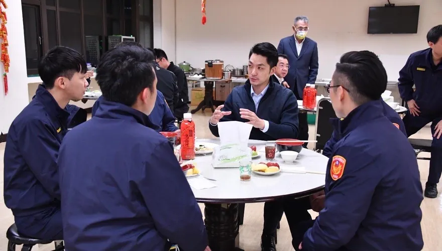 【影】蔣萬安信義分局慰問基層員警　提醒跨年、春節勤務注意安全