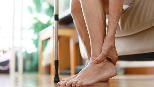 寒流來襲血管冷到「凍未條」　小心下肢冰冷、麻木恐是患「腳中風」！