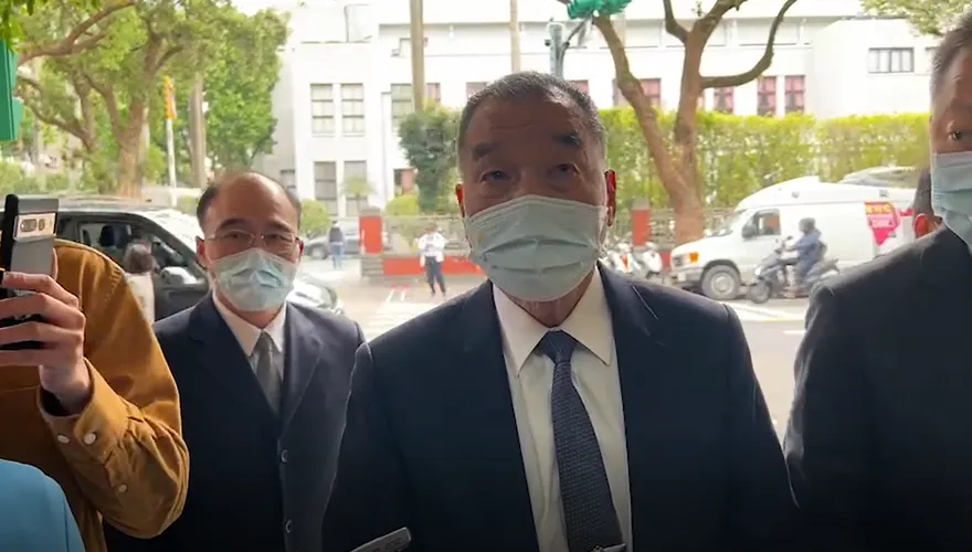 【影】直擊！兵役延長1年　邱國正親自拜會在野黨溝通