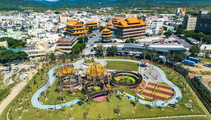 過年去哪玩？屏東千坪公園「9m溜滑梯好吸睛」　「洋蔥大福遊樂園」超有特色