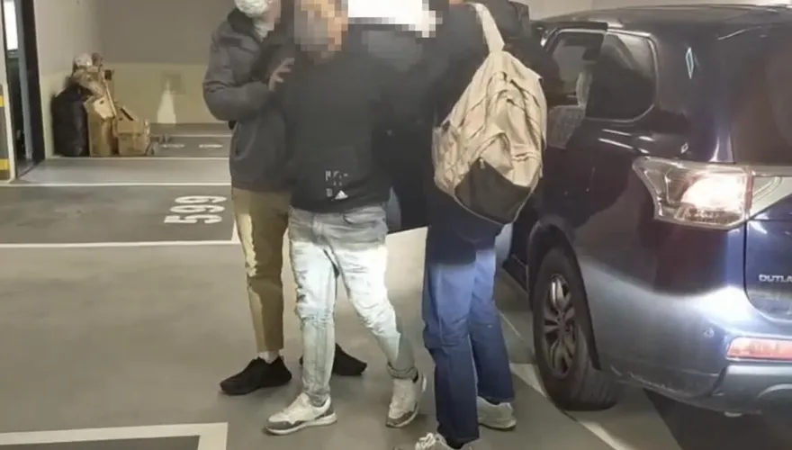明仁會成員花18萬買二手車不滿車況　擄賣車業務強拗34萬買回警逮7人