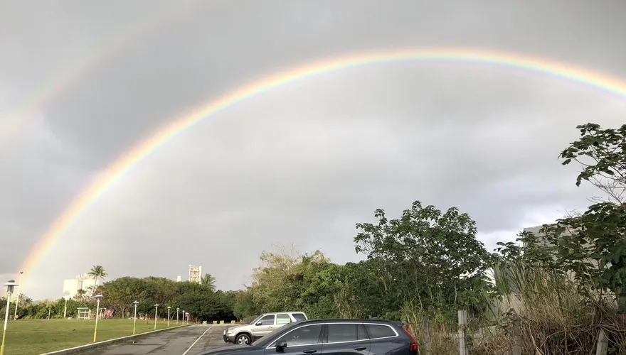 獨家/【影】花蓮大雨前罕見出現雙彩虹！氣象局預報各地水氣增加