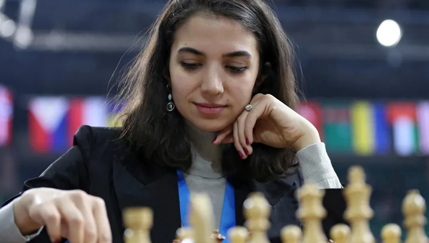 伊朗反頭巾示威成星星之火　女西洋棋士海外未戴頭巾聲援示威
