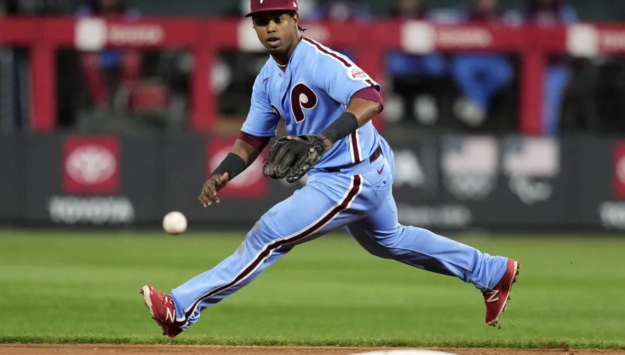 你丟我撿的概念！MLB明星二壘手席古拉遭費城人買斷　馬林魚出手簽下