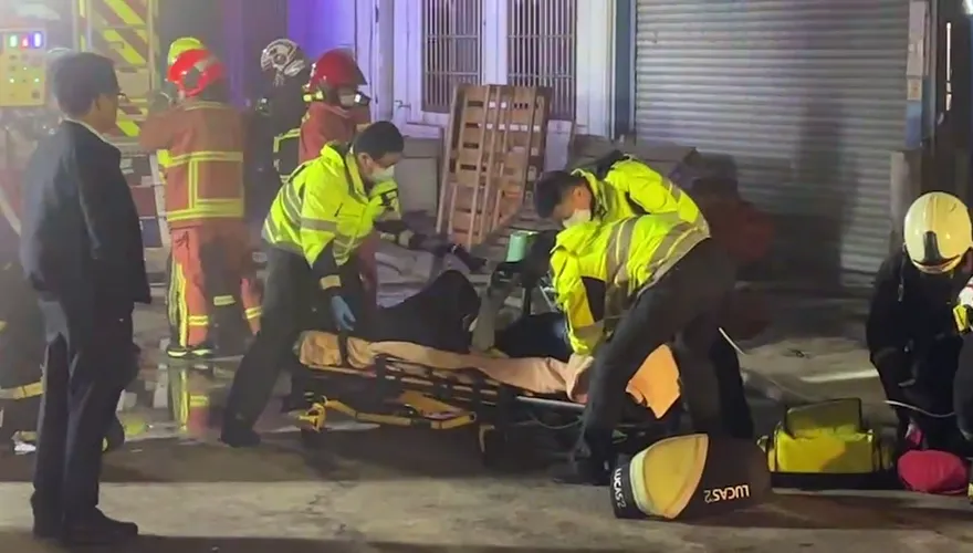 影/4人送醫不治！台中豐原工廠猛烈火舌竄出　一度多人受困
