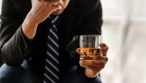 年末聚餐想借酒澆愁？小心反引起「酒後焦慮」！專家籲飲酒勿過量