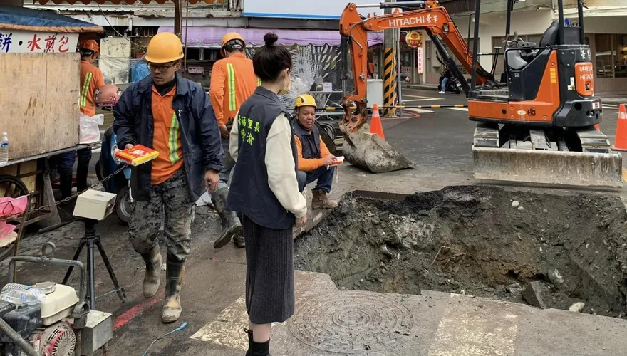 最美里長陳紫渝「包子頭」新造型曝光！親赴施工現場仙氣破表　粉絲秒暈船